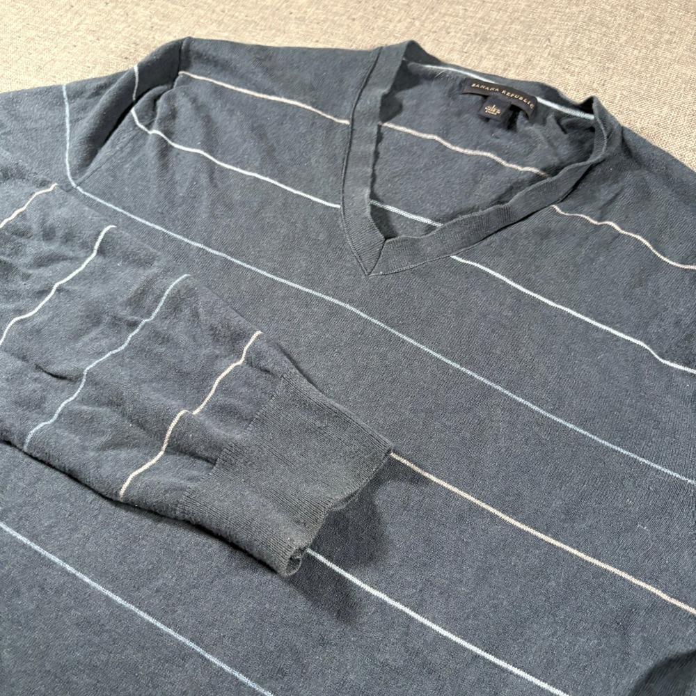 Banana Republic V-Neck Sweater Mens Large Blue Striped Silk Cashmere Blend